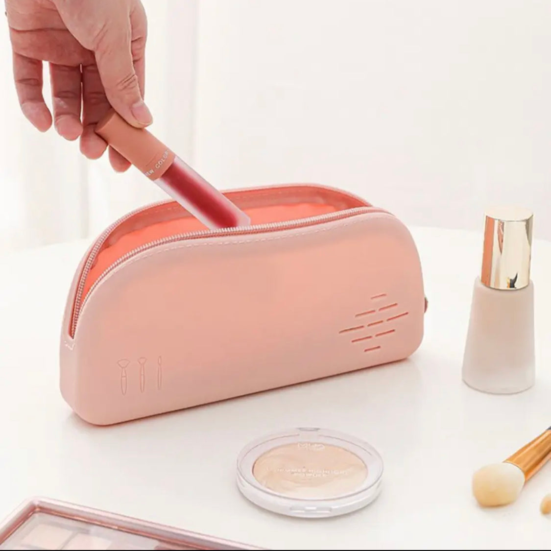 Silicone Makeup Brush Case, Travelling Brush Bag Organizer, Waterproof Makeup Storage Box Silicone Makeup Brush Case, Travelling Brush Bag Organizer, Waterproof Makeup Storage Box